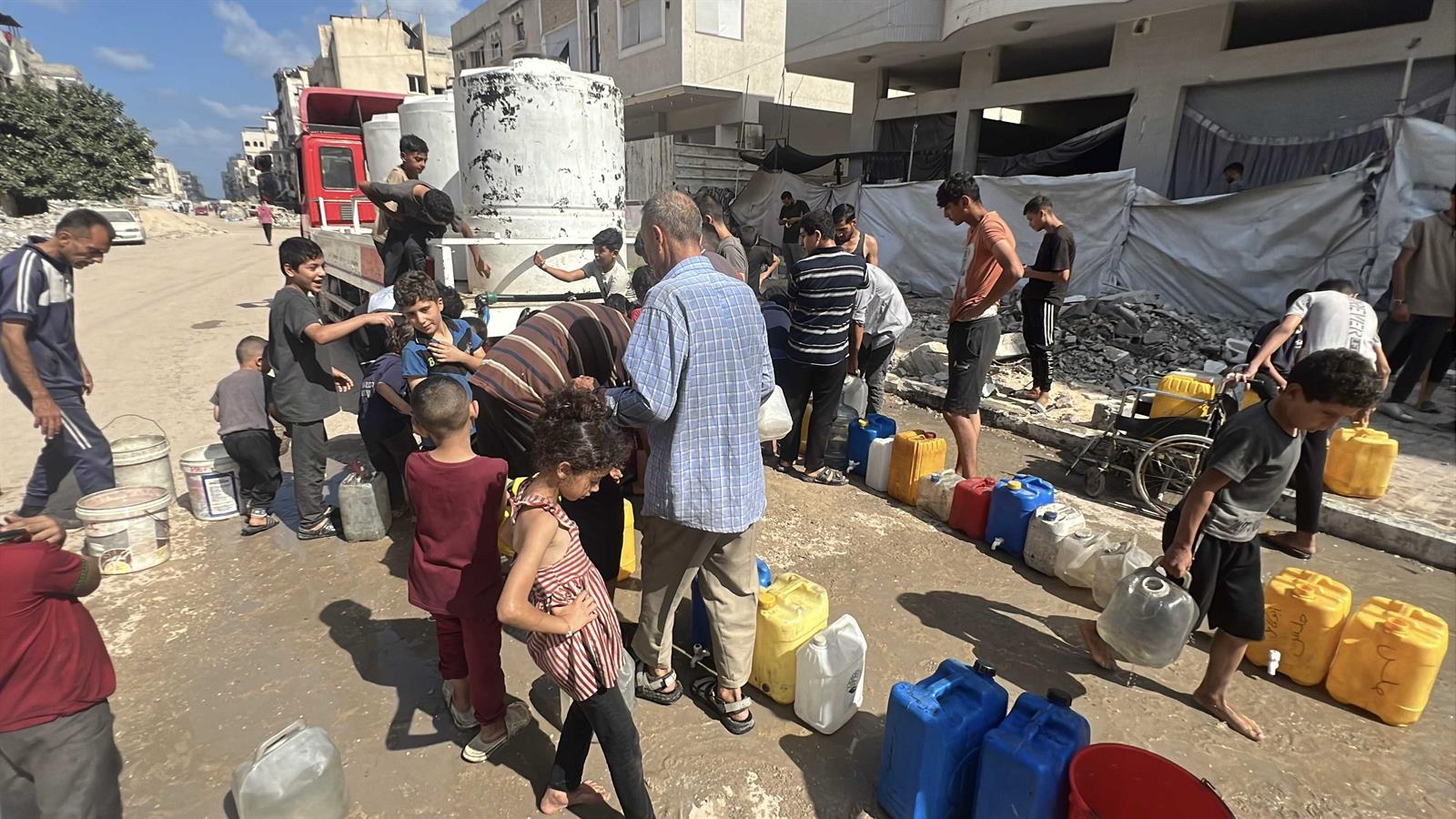 Gazze'de Temiz Su Dağıtımı su tankeri (3)