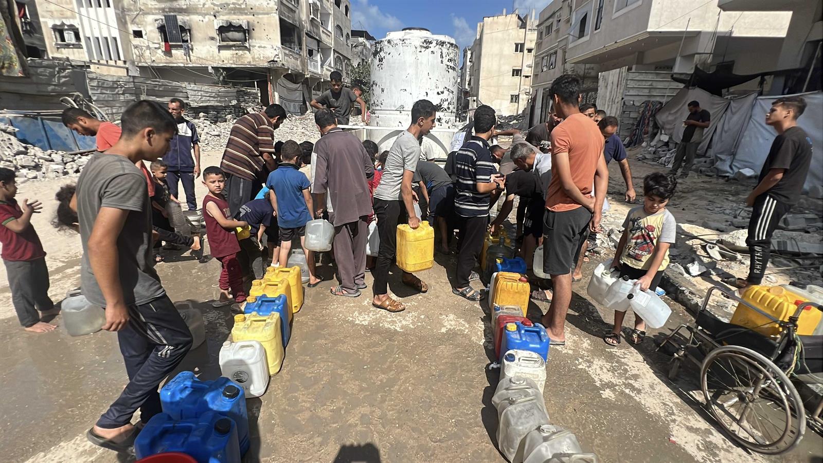 Gazze'de Temiz Su Dağıtımı su tankeri (4)