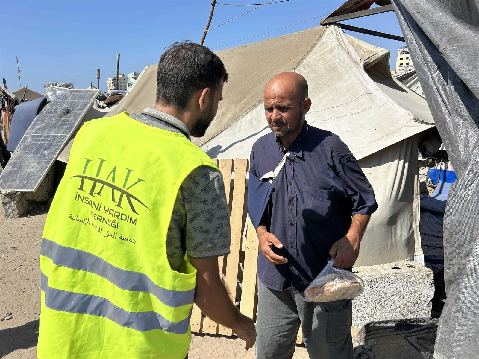 Gazze'deki Kardeşlerimize Ekmek Dağıtımı gazze yeni ekmek dağıtımı (2)-min
