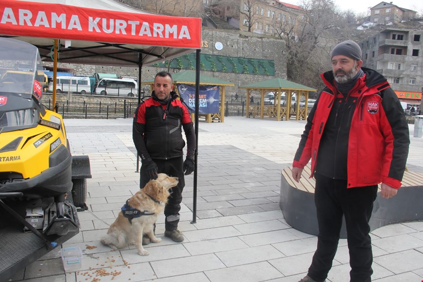 Hak İnsani Yardım Derneği Katılımıyla Bitlis Deprem Haftası Sergisi arama3