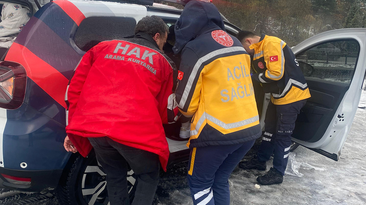 Hak Arama Kurtarma'dan Bolu Tüneli'ndeki Kazaya Müdahale 01