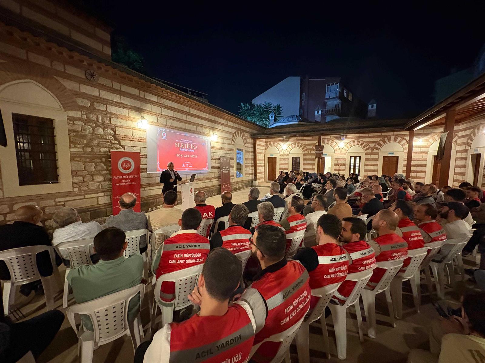 Camii Afet Gönüllülerine sertifikaları verildi WhatsApp Image 2025-06-16 at 09.55.52 (11)