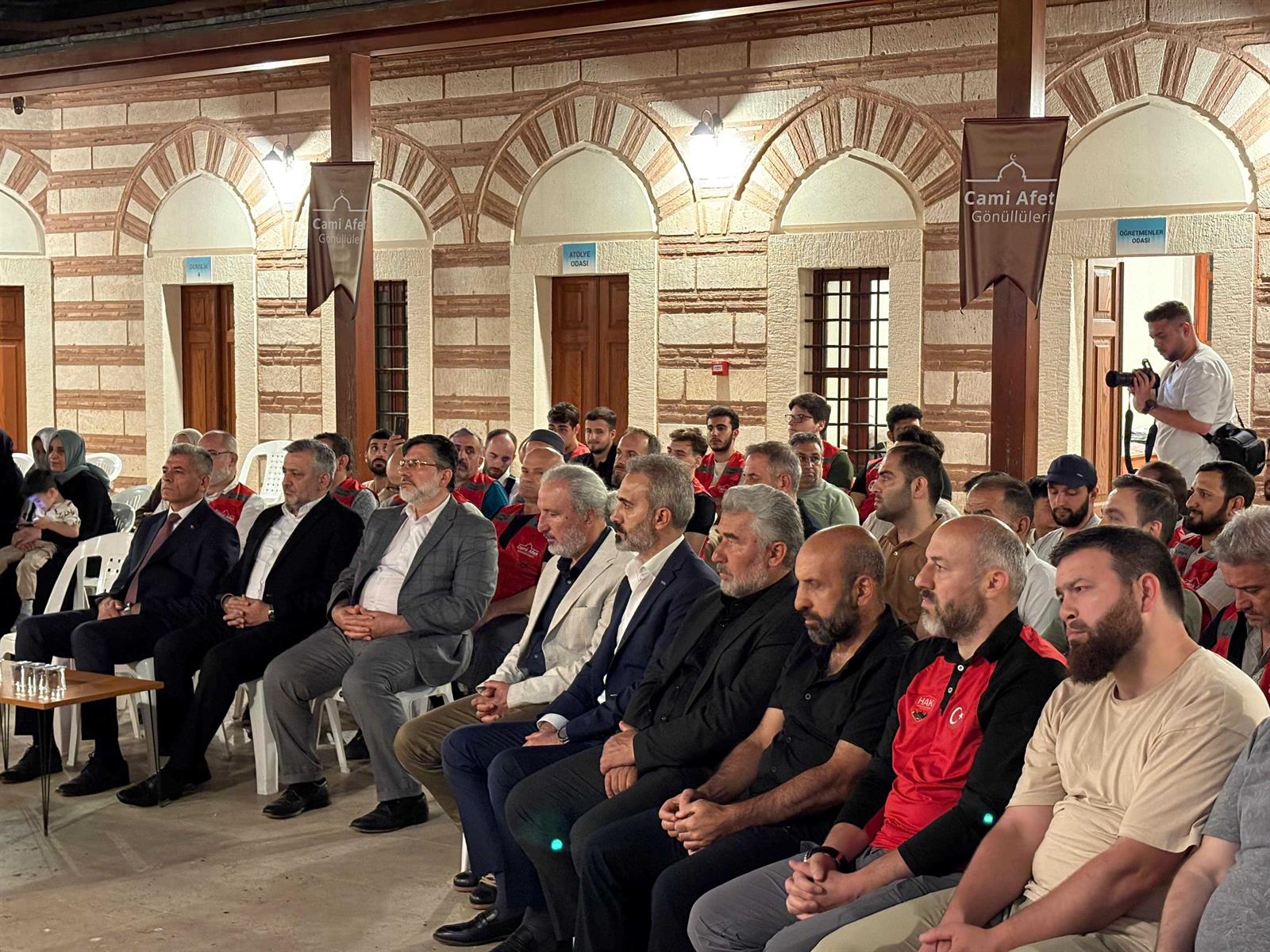 Camii Afet Gönüllülerine sertifikaları verildi WhatsApp Image 2025-06-16 at 09.55.52 (1)