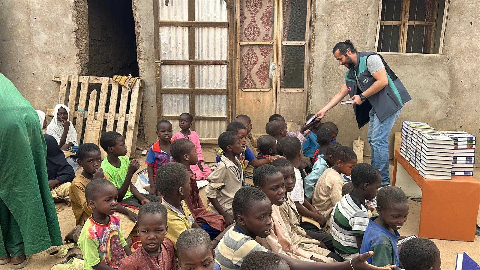 Afrika'da Kur'an-ı Kerim Dağıtımı