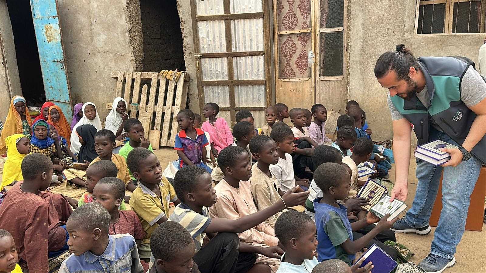 Afrika'da Kur'an-ı Kerim Dağıtımı WhatsApp Görsel 2025-05-03 saat 17.34.36_710f26e4