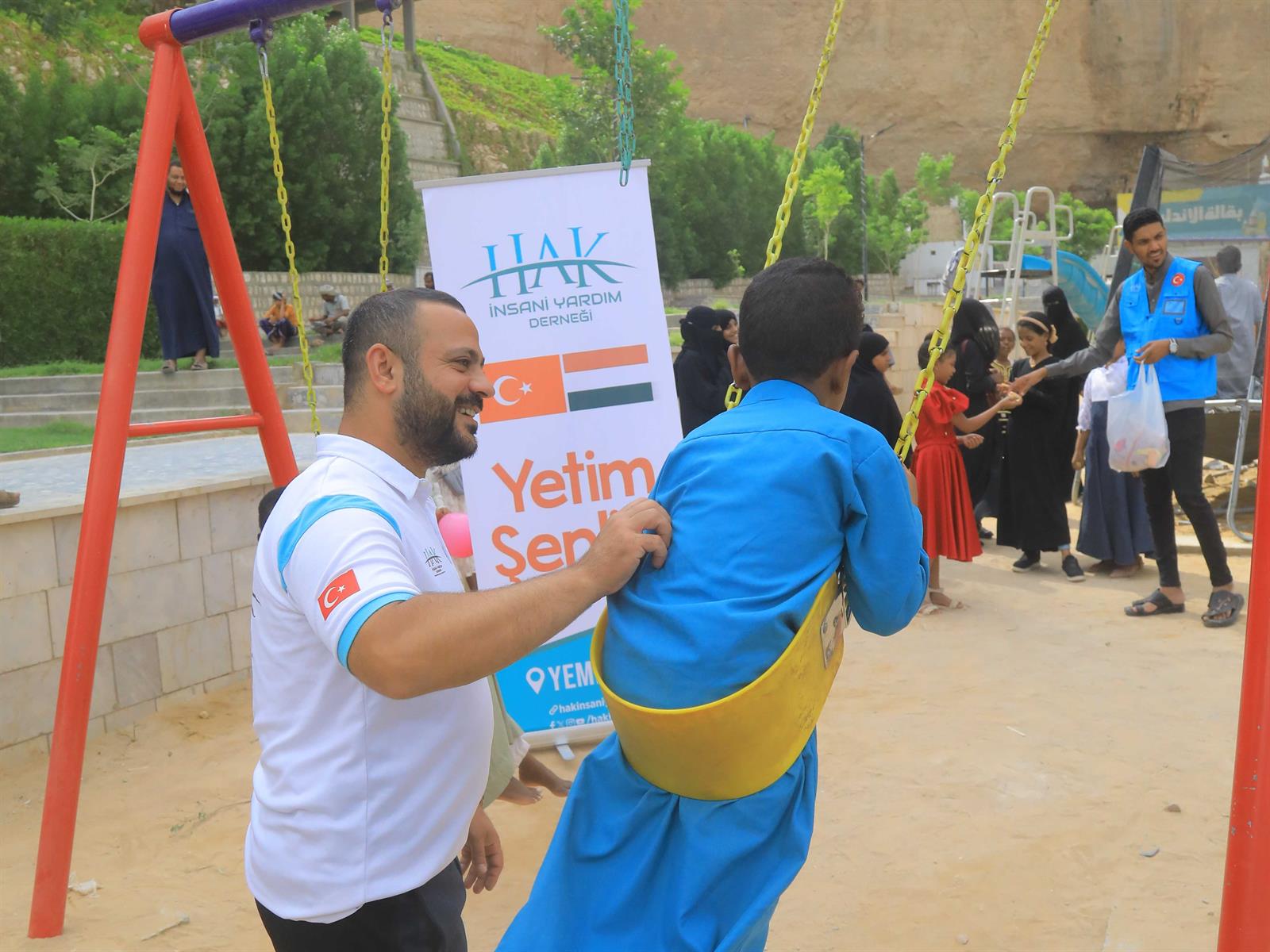 Yemen'de Yetim Şenliği yatayyyy